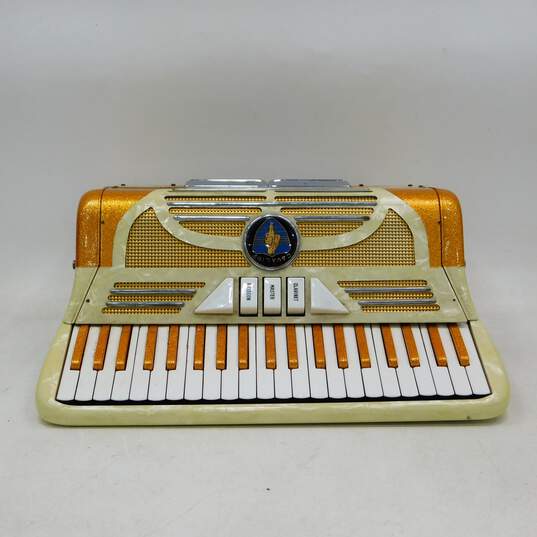 VNTG Cavalier Brand 41 Key/120 Button Gold Piano Accordion w/ Case (Parts and Repair) image number 2