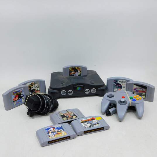 Nintendo N64 w/ 8 Games image number 1