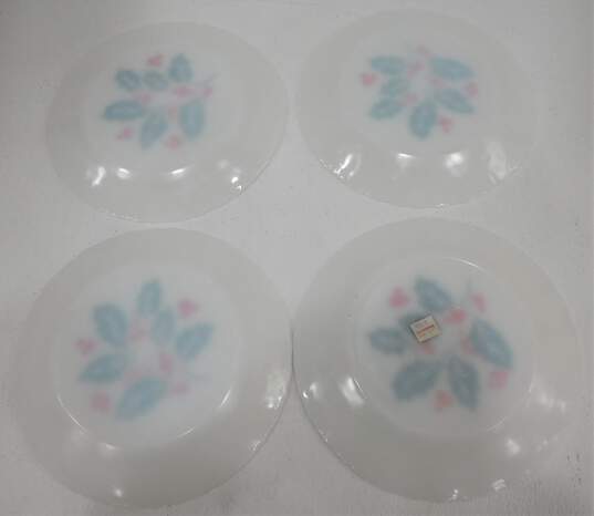 Vintage Termocrisa Crisa Christmas Holly Berry Milk Glass Dinner Plates Set of 4 image number 2