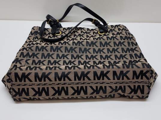 MICHAEL Michael Kors Beige Black Signature Monogram Jacquard Tote bag image number 6