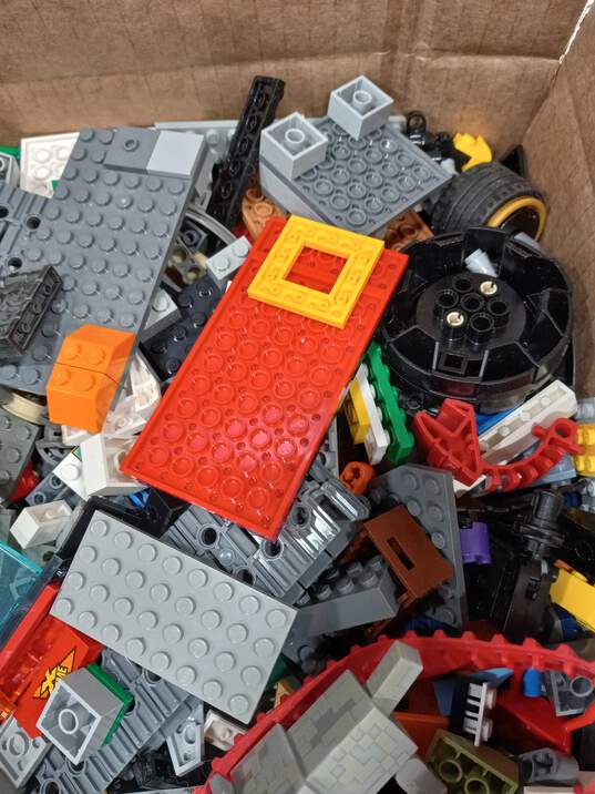 9.5lbs of Assorted Lego Blocks and Assorted Toys image number 3