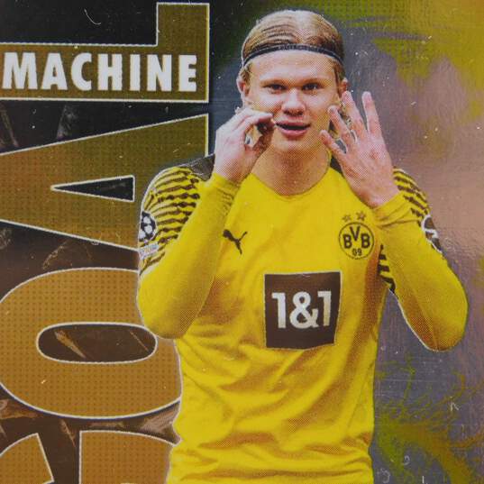 2021-22 Erling Haaland Topps Match Attax UCL image number 3