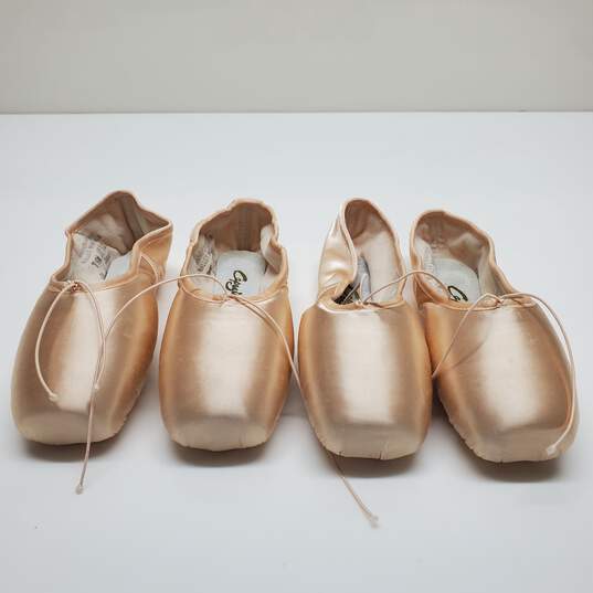 Lot of 2 Pairs Capezio Ballet Dance Pointe Shoes Size 7M/ 7.5M #121 image number 3