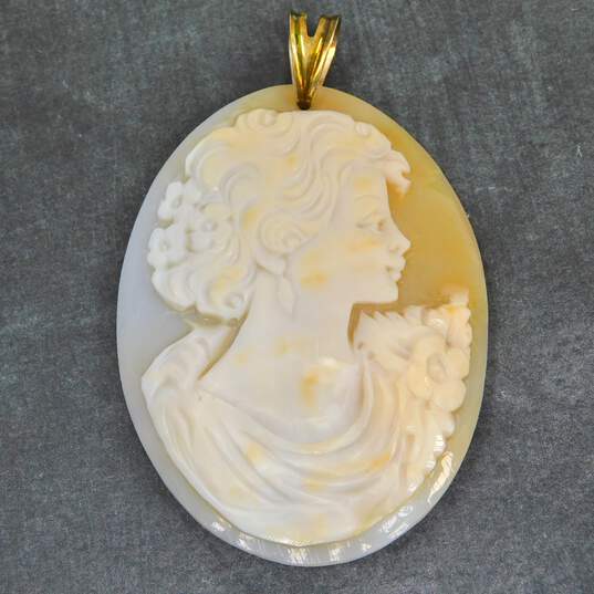 Sterling Silver Vermeil Carved Shell Cameo Statement Pendant 12.8g image number 1