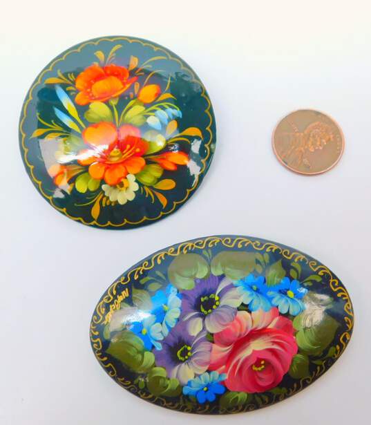 2 - VNTG Russian Hand Painted Lacquer Floral Brooches image number 4