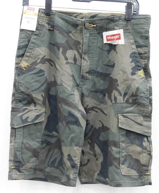 Buy the Boy's Wrangler Camo Cargo Shorts SZ. 18 | GoodwillFinds