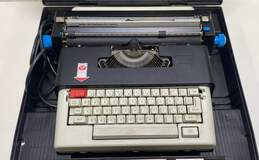 Olivetti Lettera 36 portable typewriter w/ hard shell case alternative image