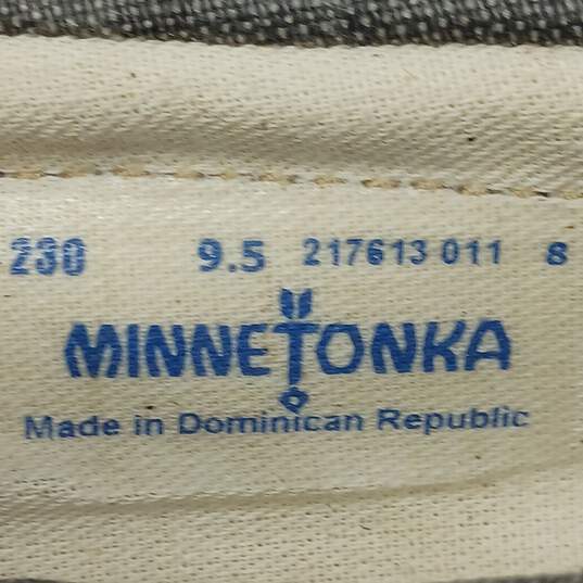 Minnetonka Women's Grey Moccasin Bow Canvas Slip On Shoes Size 9.5 image number 5