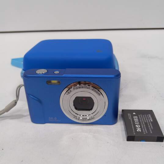 Casio DC301 Compact Digital Camera w/ Case & Spare Battery image number 1