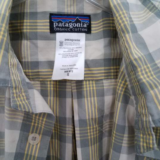 Patagonia Short-Sleeve Button Down Shirt Size Small image number 3