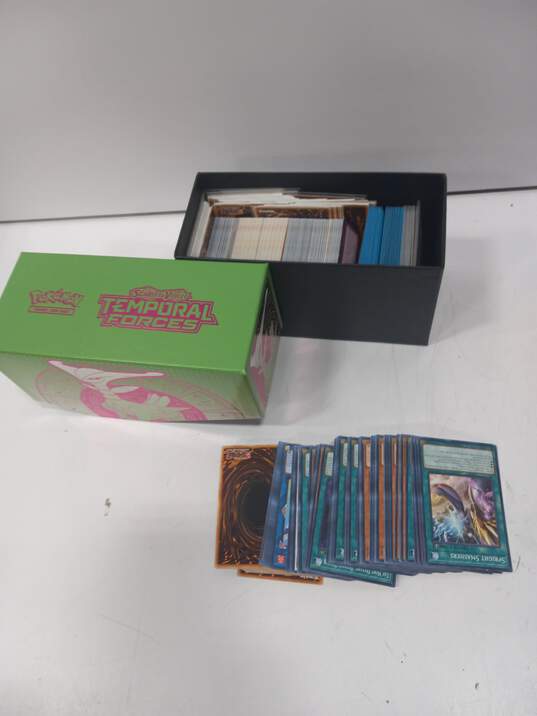 8.9lbs Bundle Of Assorted Pokemon Cards image number 3