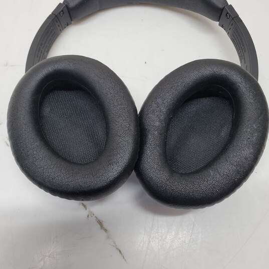 Bose QC15 Acoustic Noise Cancelling Headphones in Case image number 4