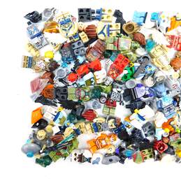 10.2 oz. LEGO Legends of Chima Minifigures Bulk Lot alternative image