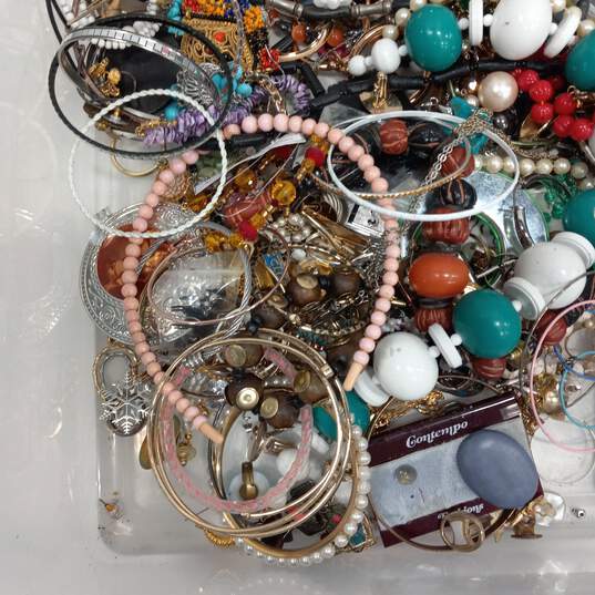 7.4lb Bulk of Mixed Variety Costume Jewelry image number 4