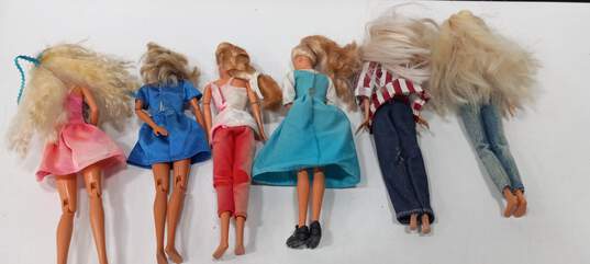 Bundle of 6 Assorted Vintage Mattel Barbie Dolls image number 2