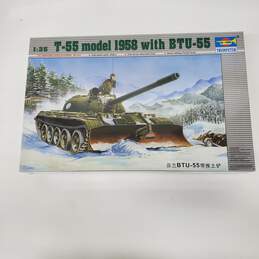 SEALED 1.35 Scale T-55 Model 1958 w BTU-55 Model Kit