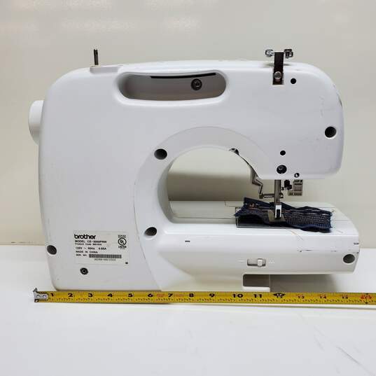 Brother CE-5000PRW Project Runway Limited Edition Sewing Machine image number 3