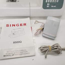 Singer Modern Quilter Sewing Machine 8500Q w/Pedal, Manual, Power alternative image