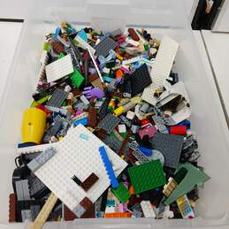 8.5lbs Of Assorted Lego Pieces & Parts alternative image