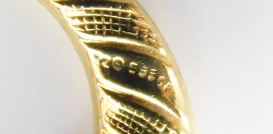14K Yellow Gold Textured Ridged Hoop Earrings 2.1g image number 5