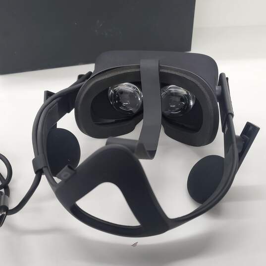 Oculus Rift VR Headset (2016) image number 2
