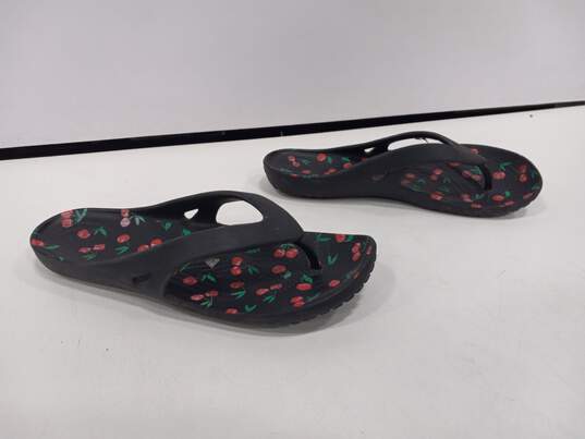 Crocs Kadee Women's Black & Cherry Patterned Sandals Size 10 image number 2