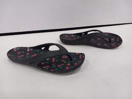 Crocs Kadee Women's Black & Cherry Patterned Sandals Size 10 alternative image