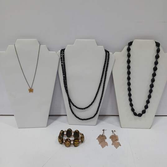 Black & Gold Fashion Jewelry Assorted 5pc Lot image number 1