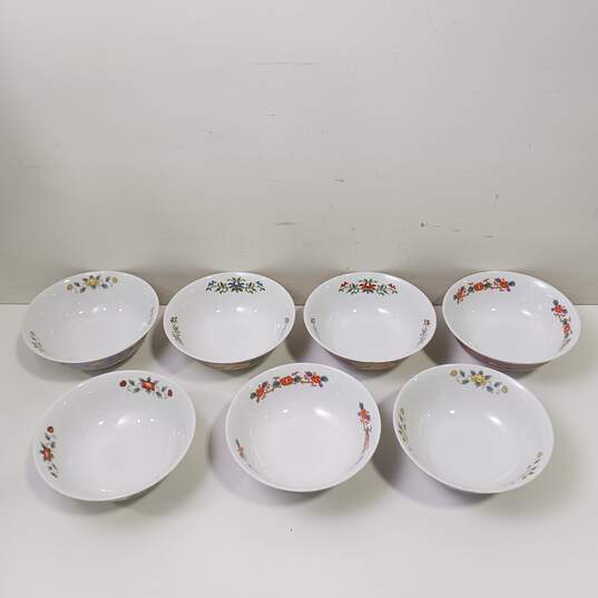 7 Eastern Porcelain Soup / Rice Footed Bowls image number 2