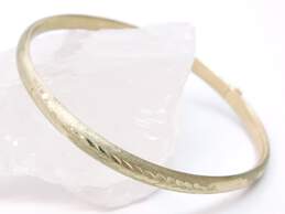 (G) 10K Yellow Gold Etched Leaves & Textured Hinged Bangle Bracelet 4.1g