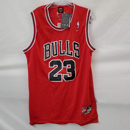 Chicago Bulls Backetball Jeersy Size XL image number 1