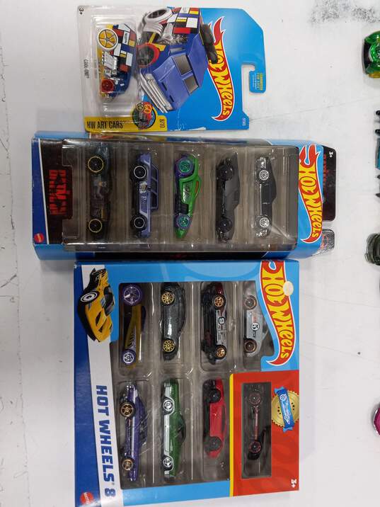 Lot Of Hot Wheels Toy Cars image number 2