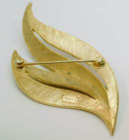 Vintage Crown Trifari Abstract Double Leaf Gold Tone Brooch 16.5g alternative image