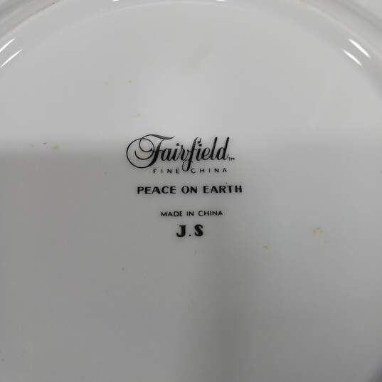 Bundle of 6 Fairfield Peace on Earth Christmas Dinner Plates image number 4