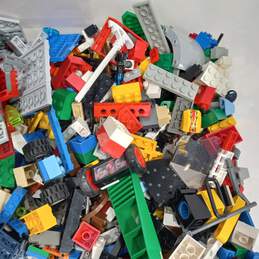 9.5lbs Bulk Lot of Assorted Lego Building Bricks alternative image