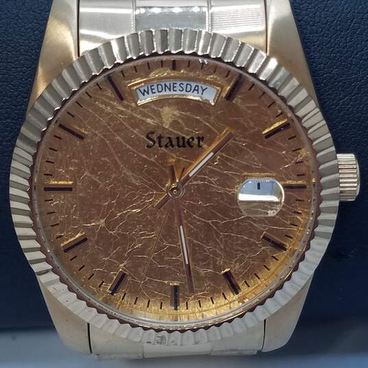 Stauer 24867 999.9 Gold Foil Dial 40mm Quartz Analog Day & Date Watch 134.0g image number 2