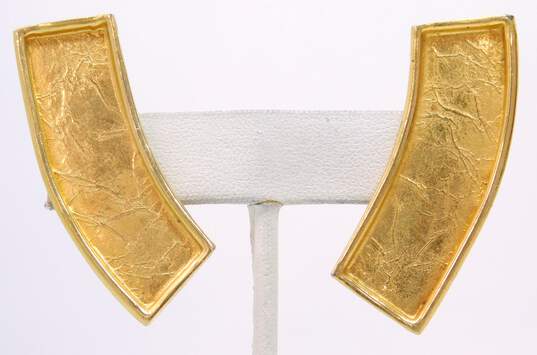 Vintage Frederick Mosell Gold Tone Oblong Textured Clip On Earrings 14.0g image number 2