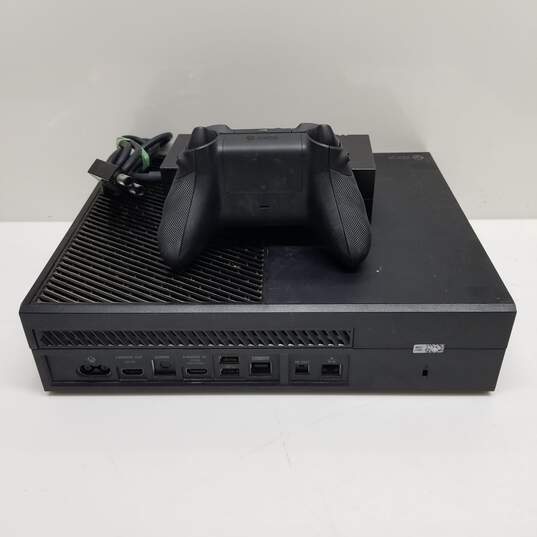 Microsoft Xbox One 500GB Console Bundle with Games & Controller #2 image number 3