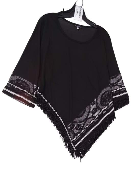 Womens Black White Fringe 3/4 Sleeve Round Neck Poncho Sweater Size Medium image number 2