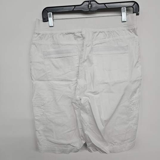 Relaxed Fit White Bermuda Shorts image number 2