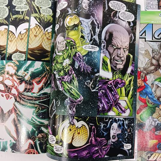 Bundle Of 10 Assorted Comic Books image number 4
