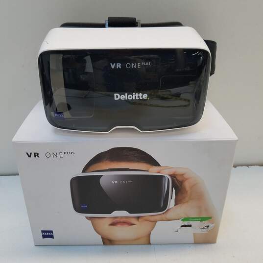 Zeiss VR One Plus Virtual Reality Smartphone Headset image number 1