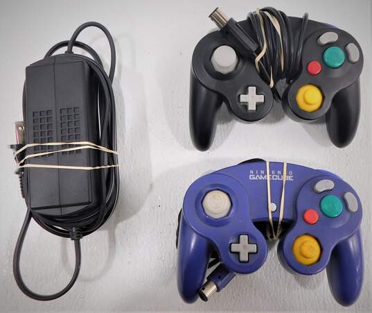 Nintendo Gamecube with GB Player, 2 Controllers, and 3 games. image number 10