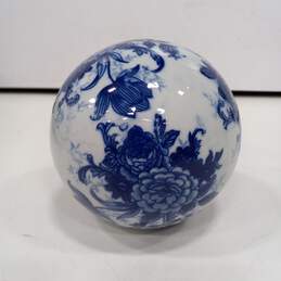 Vintage Asian Blue/White Porcelain Carpet Ball In Box alternative image