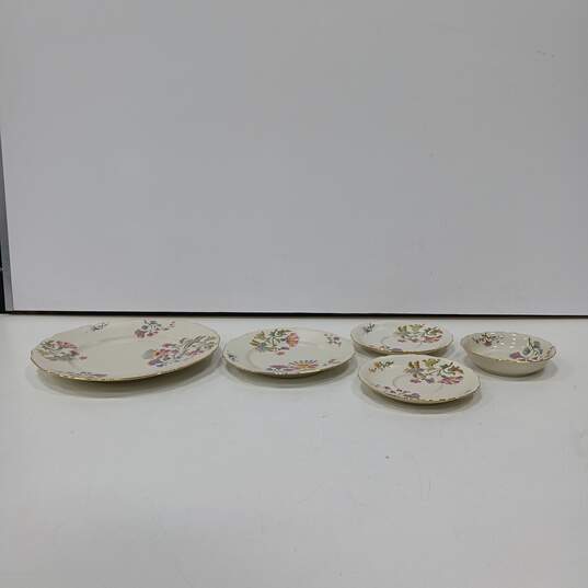 Bundle of 5 Royal York Fine China Plates, And 1 Bowl image number 1
