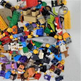 9.2 oz. LEGO Misc Minifigures Bulk Lot alternative image