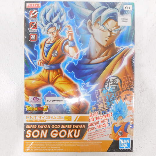 Super Saiyan Son Goku Dragon Ball Z Bandai Model Kit image number 1