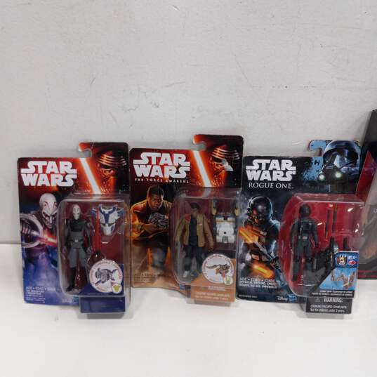 Bundle of Assorted Star Wars Action Figures & VHS Tapes image number 3