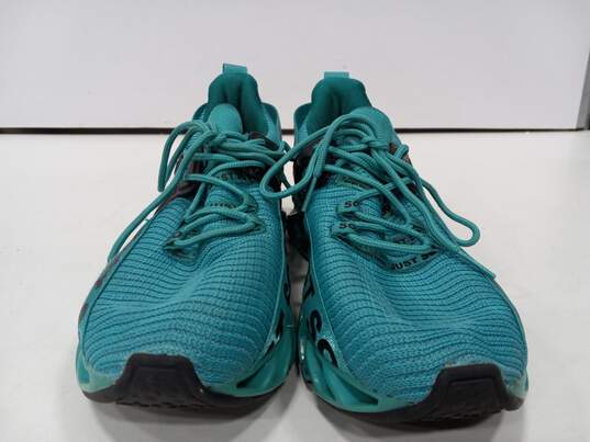 Women's Green Nike Size 9 image number 2
