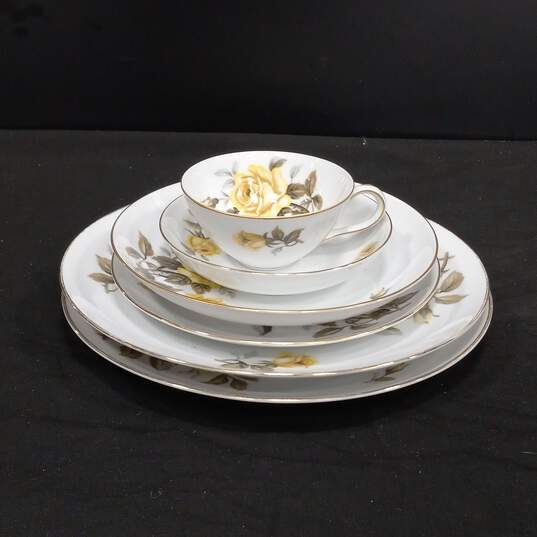 Vintage Harmony House Yellow Rose Dinner Service Set 6pc Lot image number 1